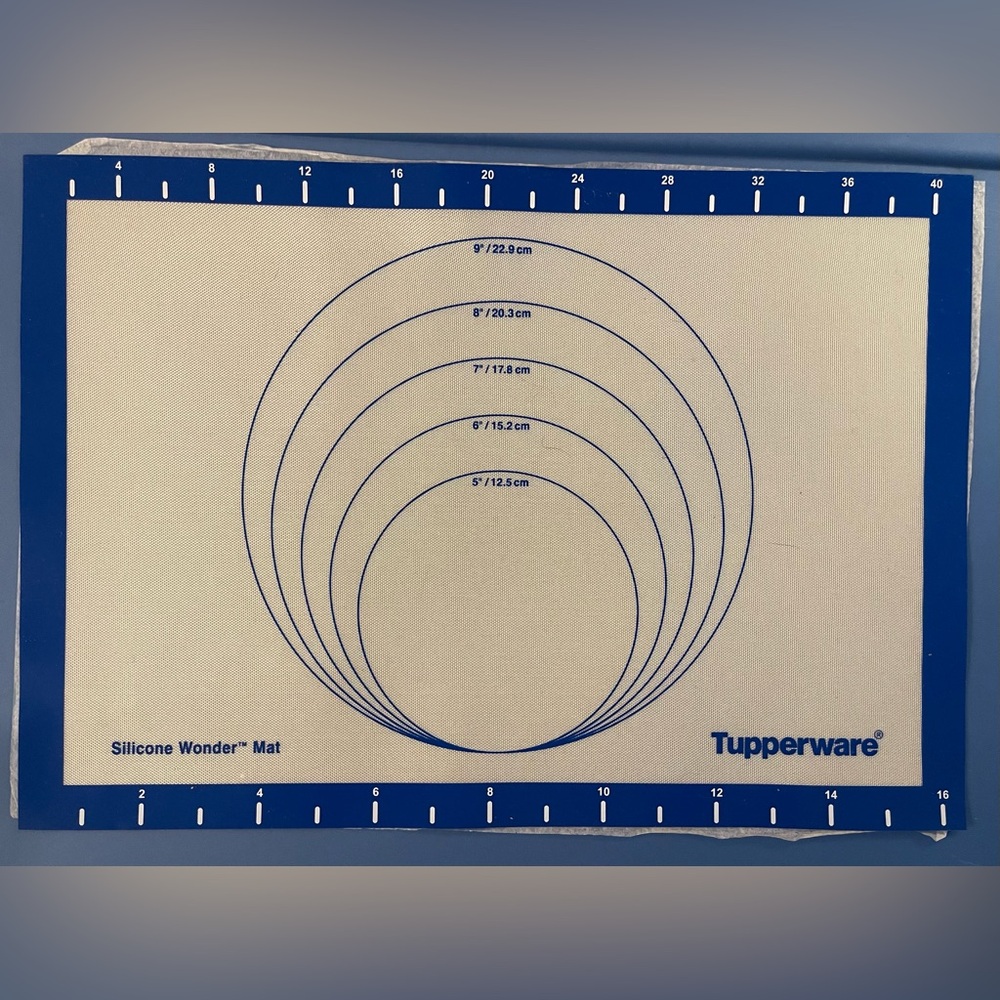Tupperware Silicone Wonder Mat w/Informational Booklet, Mat Approx. 16” x 11.5”